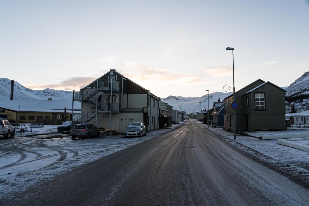 Apartamento Scenic Penthouse - Ocean View & Skylight Windows Siglufjordur Exterior foto