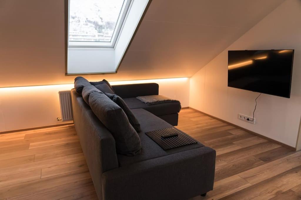 Apartamento Scenic Penthouse - Ocean View & Skylight Windows Siglufjordur Exterior foto