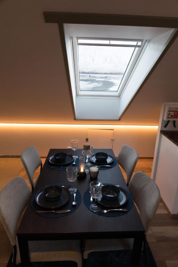 Apartamento Scenic Penthouse - Ocean View & Skylight Windows Siglufjordur Exterior foto