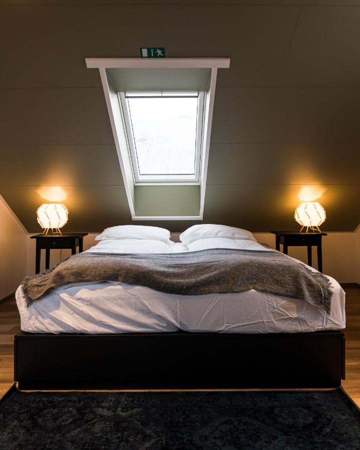 Apartamento Scenic Penthouse - Ocean View & Skylight Windows Siglufjordur Exterior foto